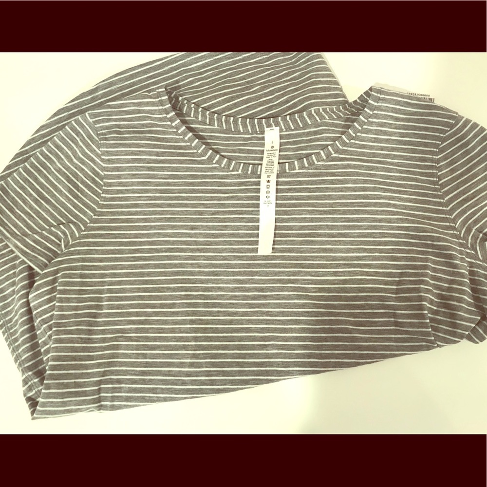 Lululemon T-shirt NWT never worn brand new size 8